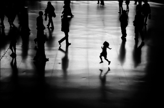 0000000000.-girl-in-Gallery